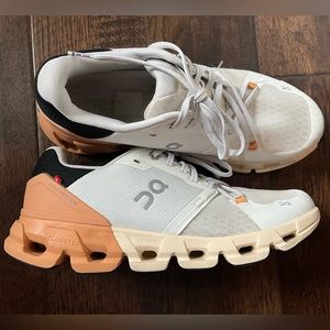 ON Cloud Cloudflyer Womens 9